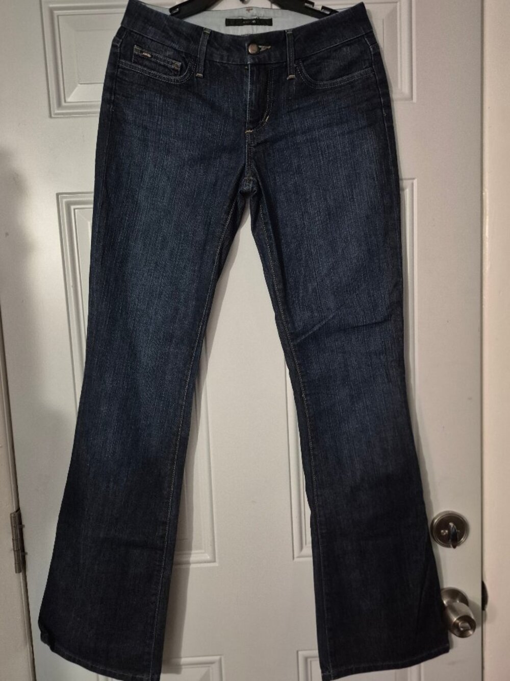 Joe's Jeans. Women's . size 28. Dark wash. 98% cotton/2% Elastine